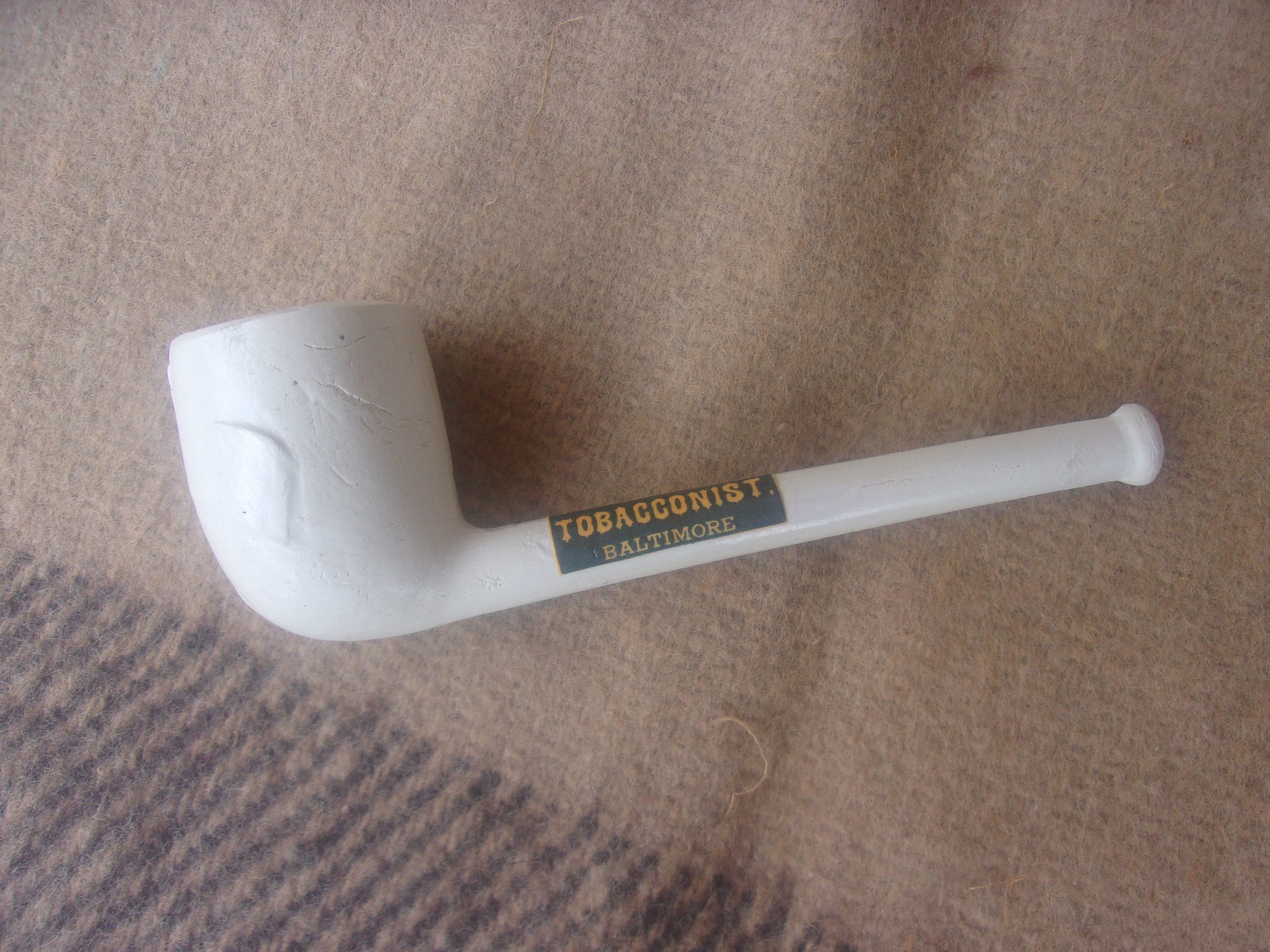 Clay Pipe, Crossed Flags